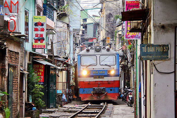 rue du train Hanoi passage train